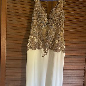 White and gold pageant/prom dress in a size 4!